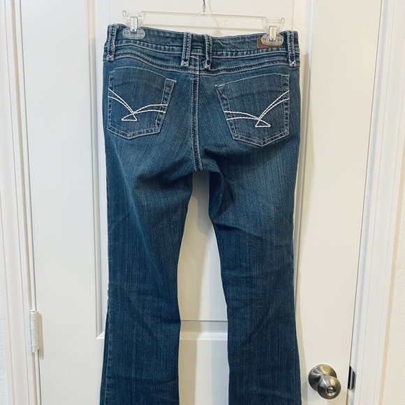 Boot-Cut Blue JEANS - Picture 3 of 8